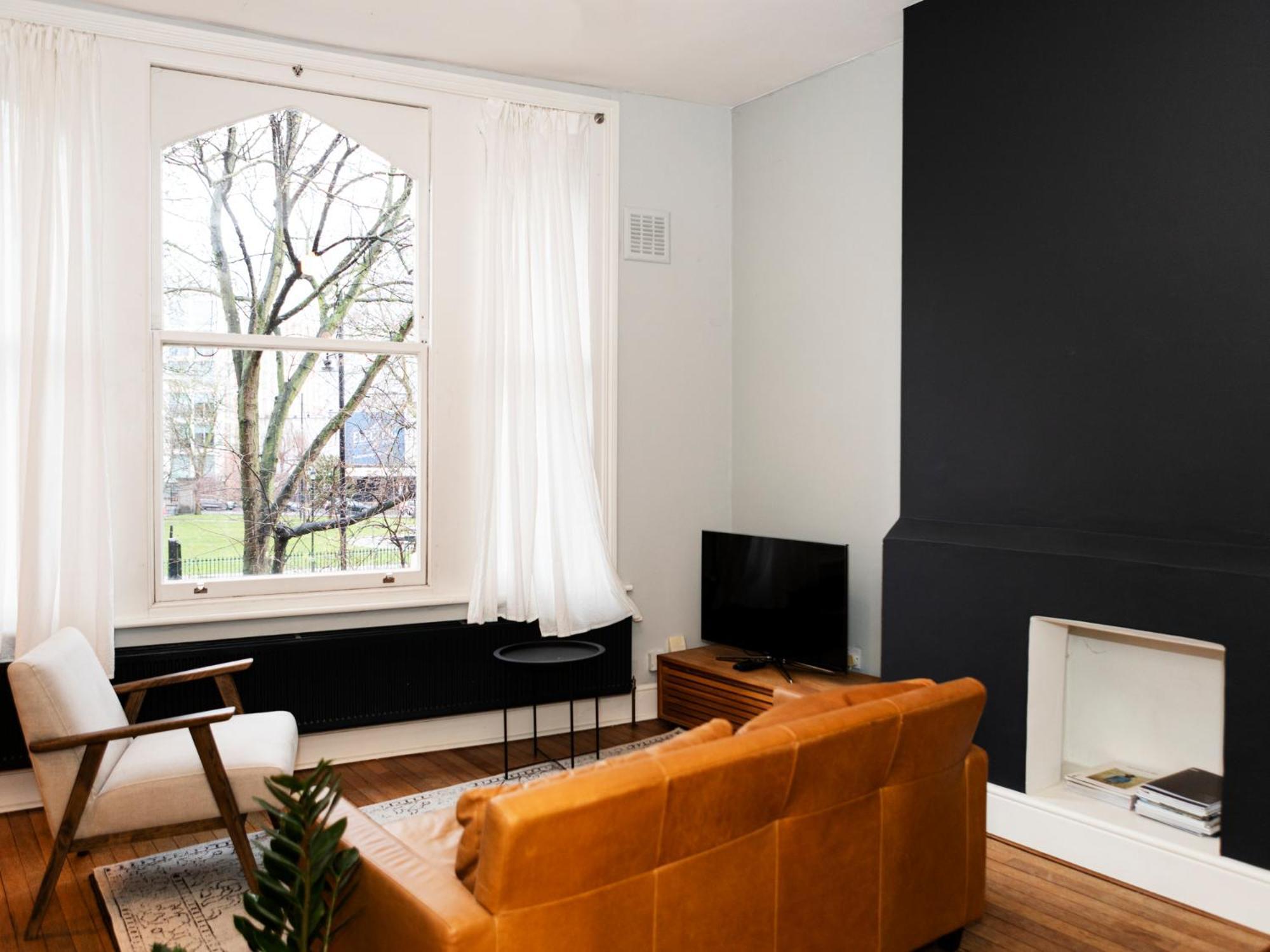 Pass The Keys Modern In Trendy Brixton Londra